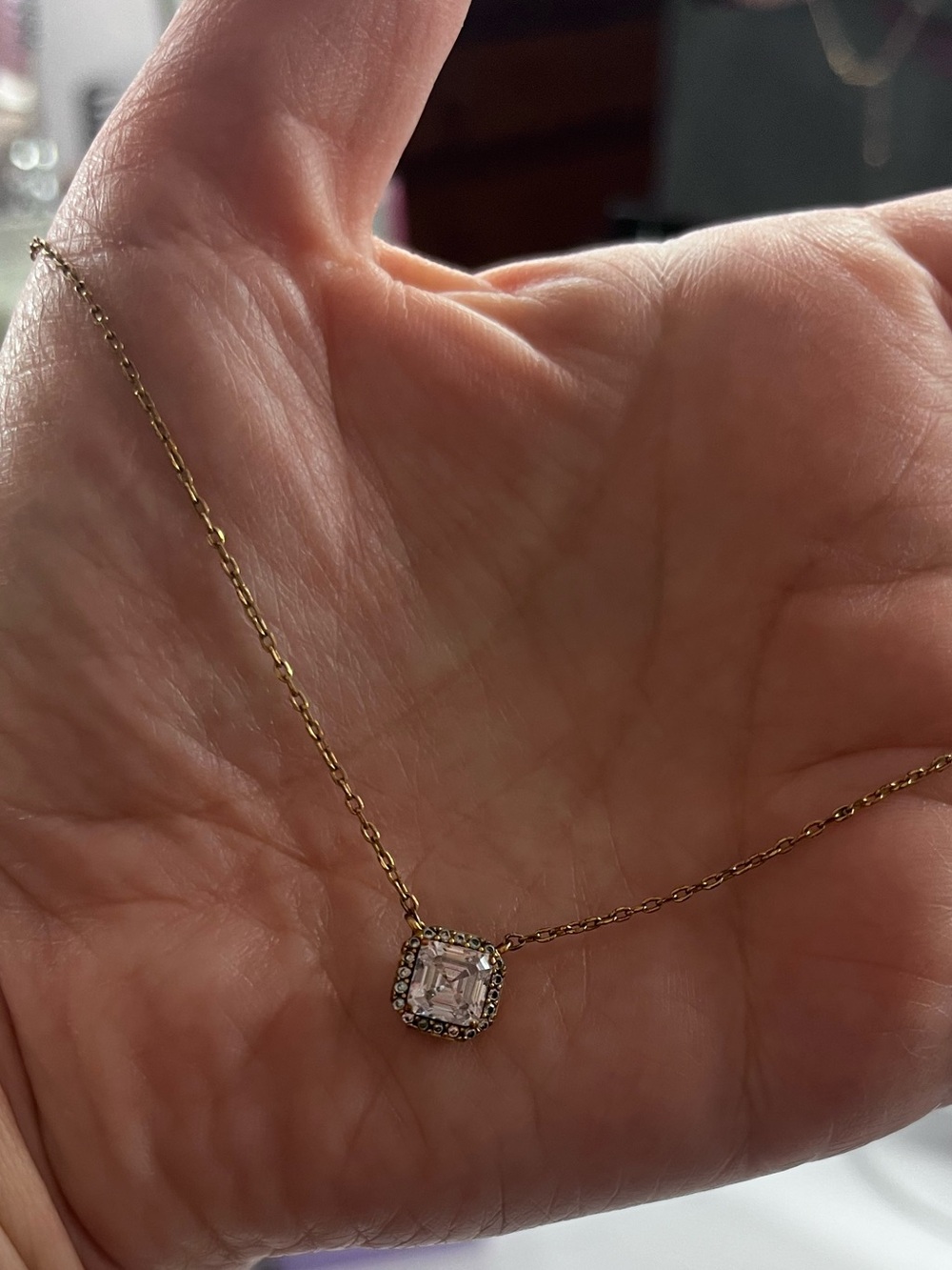 Henri Bendel Gold Crystal Solitaire Pendant Necklace Dainty Minimalist - Picture 4 of 4